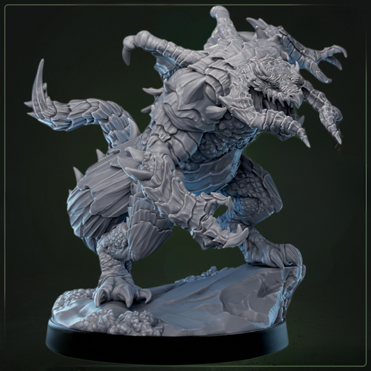 Dragon Ogre 1 D&D miniatuur - gemuteerde draconische ogre variant uit Cliffs of Drakkenfall collectie, hoogdetail resin DND miniaturen voor fantasy tabletop RPG van Quest & Craft
